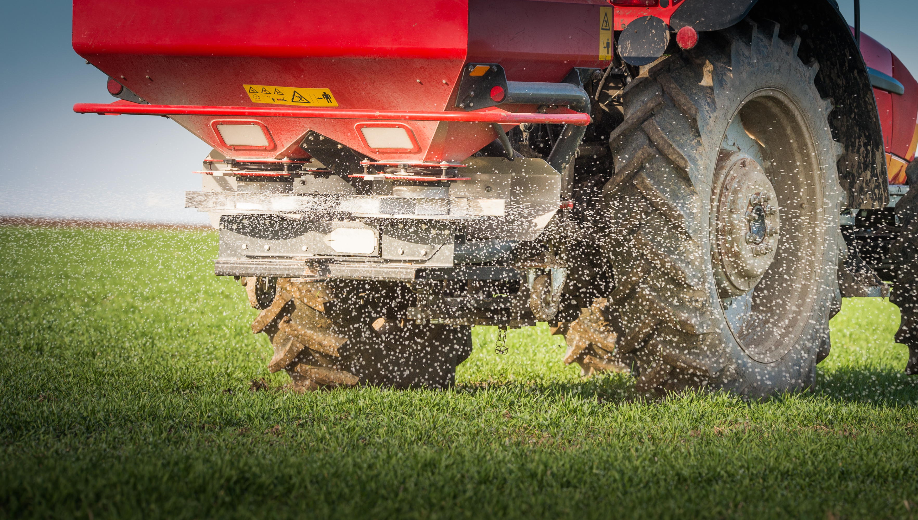 tractor fertilising