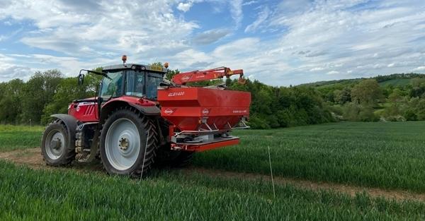 Tractor and fertiliser spreader